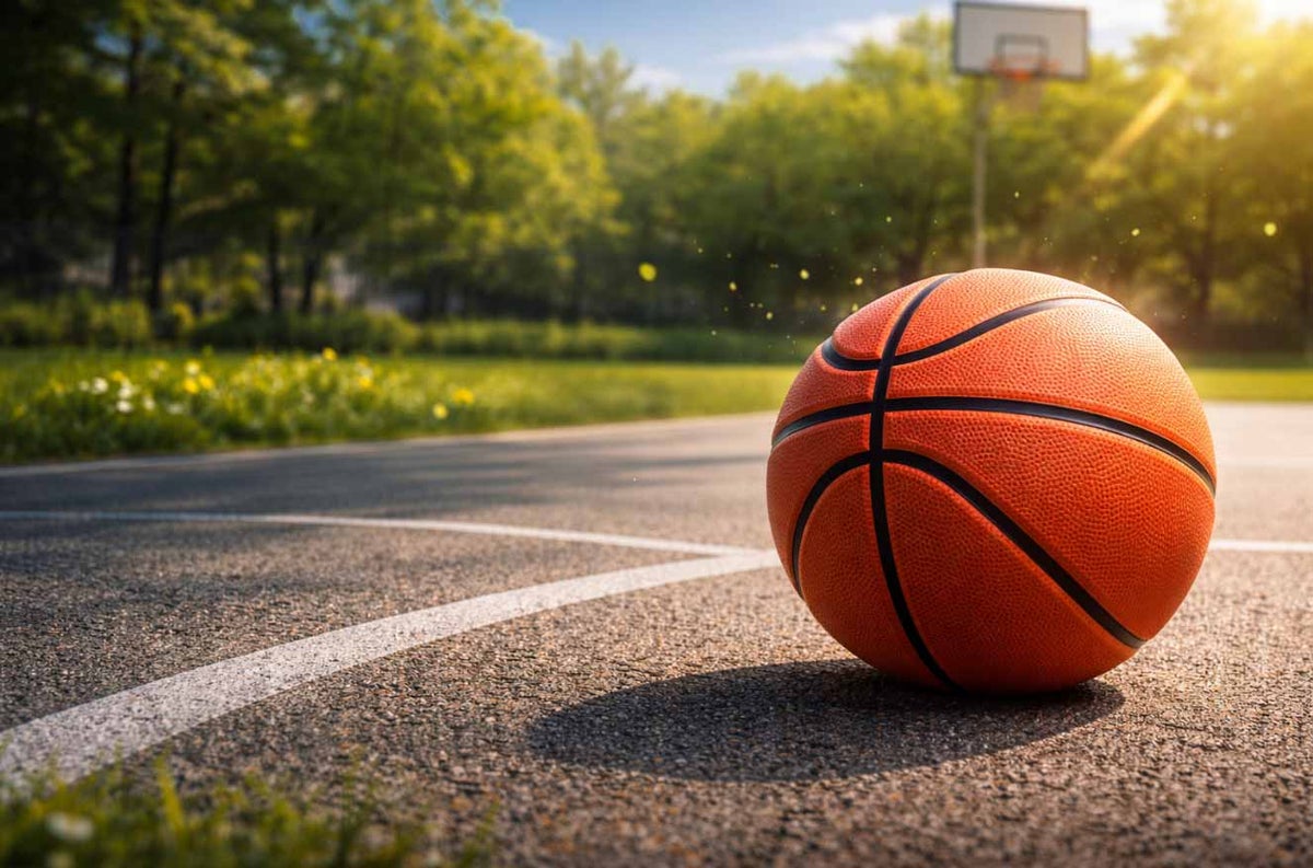 Kev&auml;t on t&auml;&auml;ll&auml; ja ulkokent&auml;t aukeaa